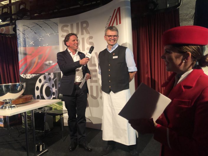 Beim Neujahrsempfang des Österreichischen Aussenwirtschaftscenter in Zürich war Stefan Egger mit seinem Hotel Theresa einer der Sponsoren. Hier mit Manfred Schmid, dem Chef des Aussenwirtschaftscenters bei der Vorstellung des Hotel Theresa!